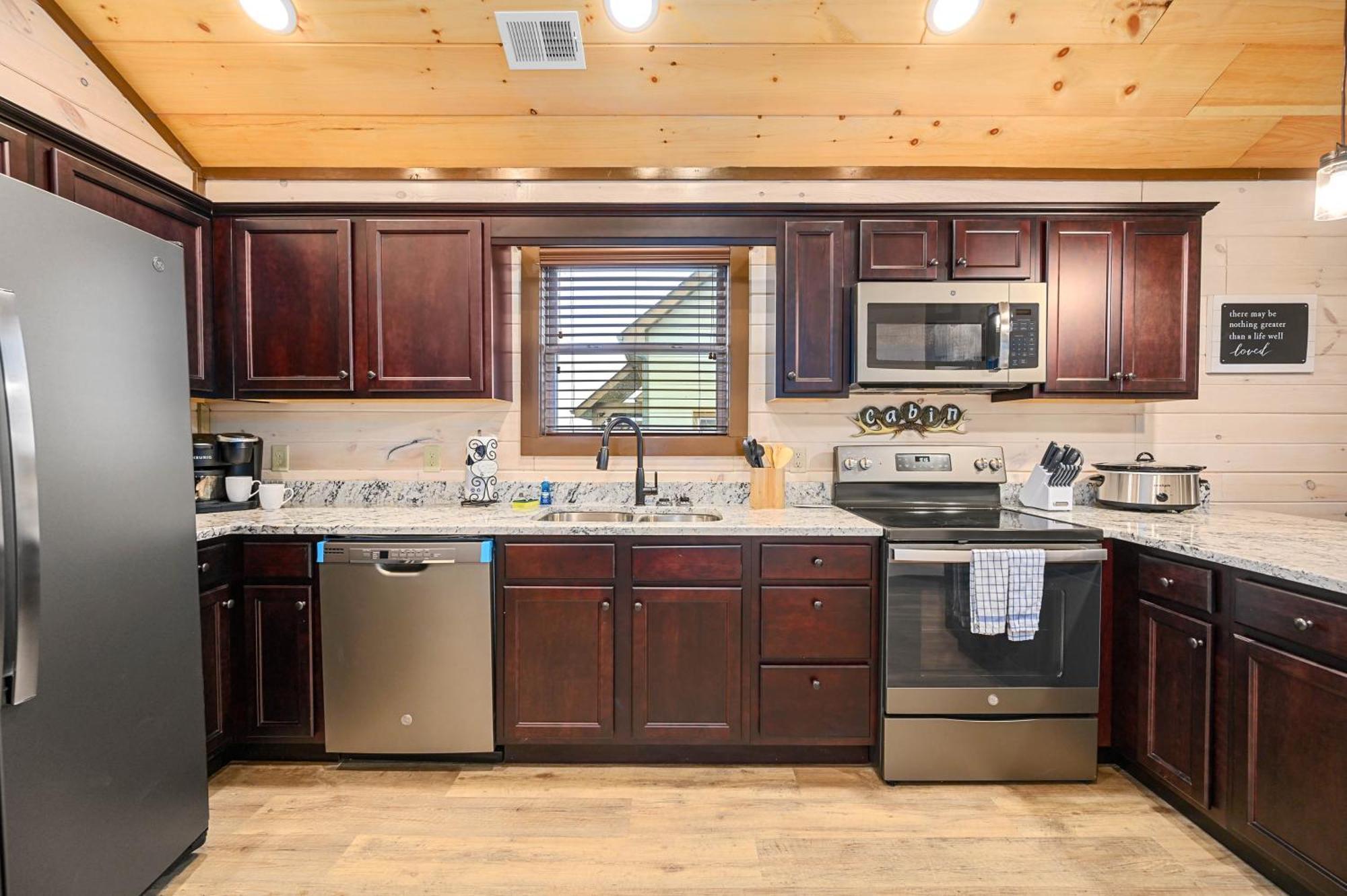 Luxury 3-Br Cabin Minutes From Parkway With Game Room And Hot Tub Pigeon Forge Exterior foto