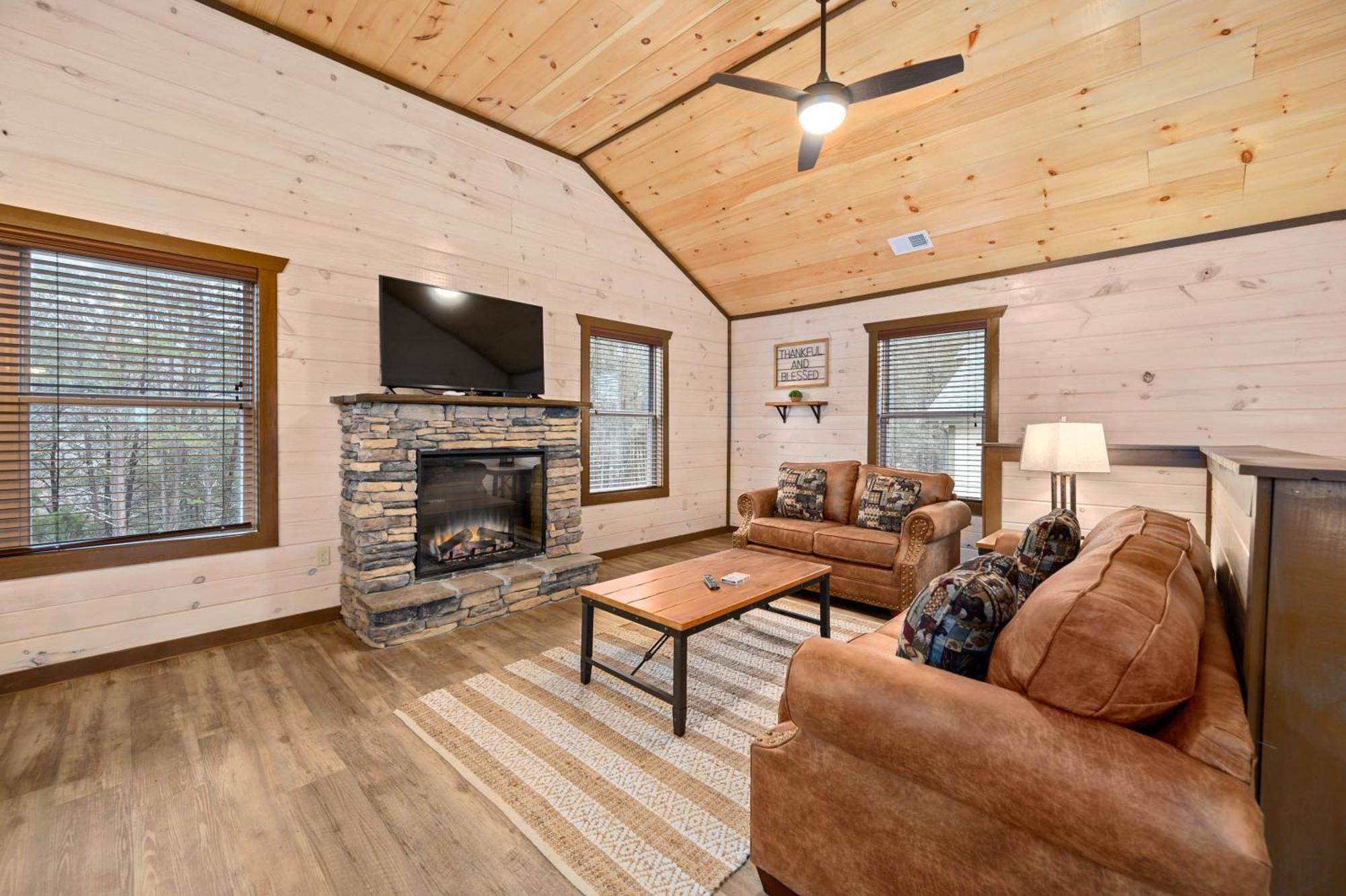 Luxury 3-Br Cabin Minutes From Parkway With Game Room And Hot Tub Pigeon Forge Exterior foto